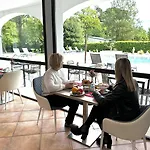 Hotel La Bastide Saint Martin 3*
