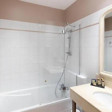 Hotel La Bastide Saint Martin 3*