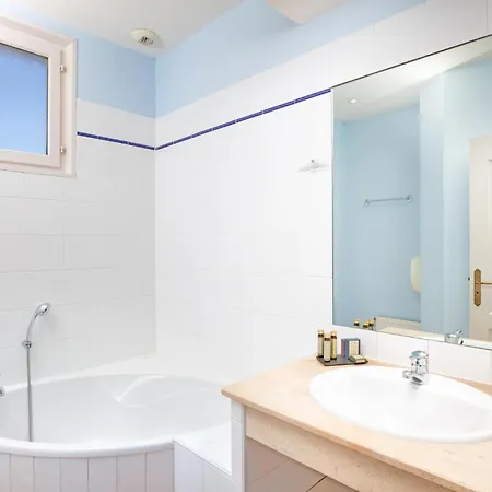 호텔 La Bastide Saint Martin 3*