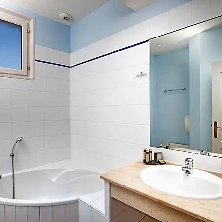 Hotel La Bastide Saint Martin 3*