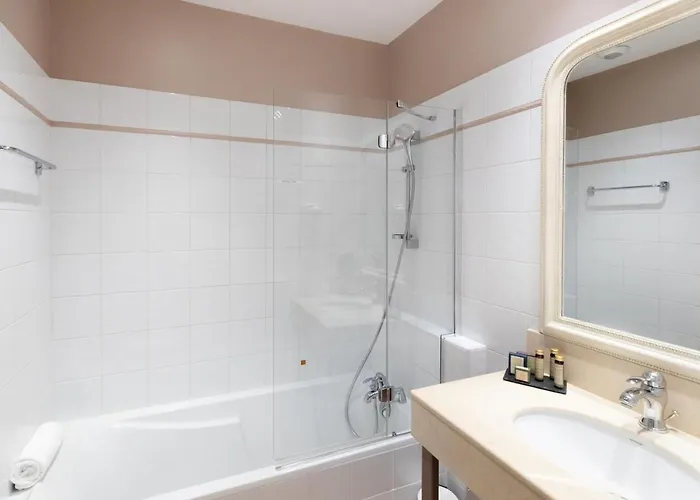 Hotel La Bastide Saint Martin 3*