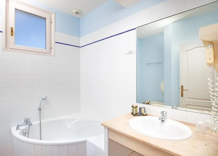 Hotel La Bastide Saint Martin 3*